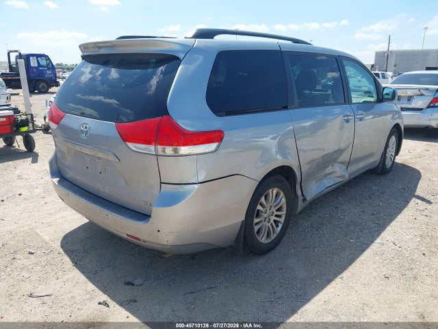 45710126 :رقم المزاد ، 5TDYK3DC6ES473800 vin ، 2014 Toyota Sienna Xle V6 8 Passenger مزاد بيع