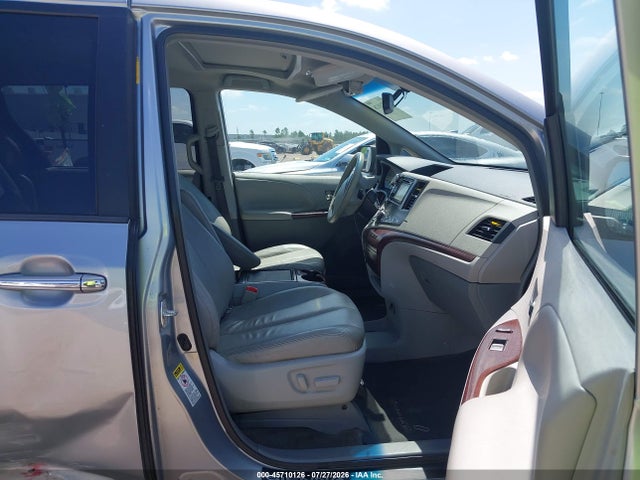 45710126 :رقم المزاد ، 5TDYK3DC6ES473800 vin ، 2014 Toyota Sienna Xle V6 8 Passenger مزاد بيع