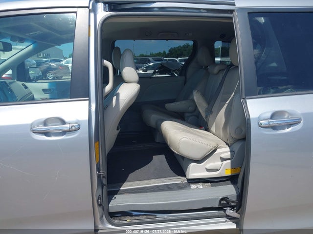 45710126 :رقم المزاد ، 5TDYK3DC6ES473800 vin ، 2014 Toyota Sienna Xle V6 8 Passenger مزاد بيع