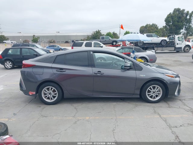 Toyota Prius Prime Plus 2018 JTDKARFPXJ3075495 Image 13