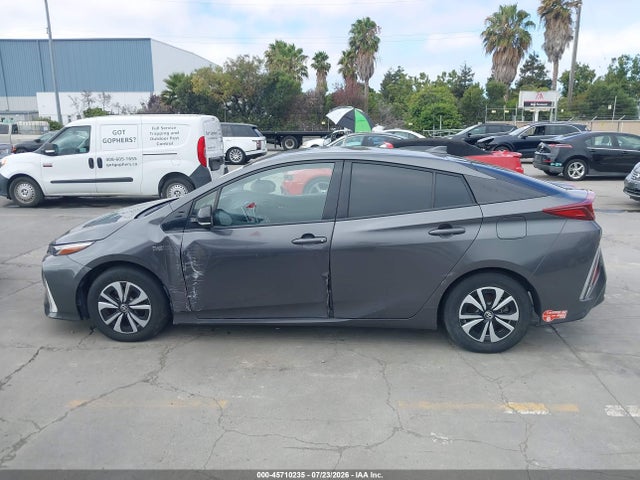 Toyota Prius Prime Plus 2018 JTDKARFPXJ3075495 Image 14
