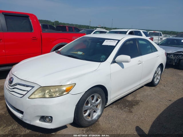 45710420 :رقم المزاد ، 4T4BF3EK7AR064390 vin ، 2010 Toyota Camry Le مزاد بيع