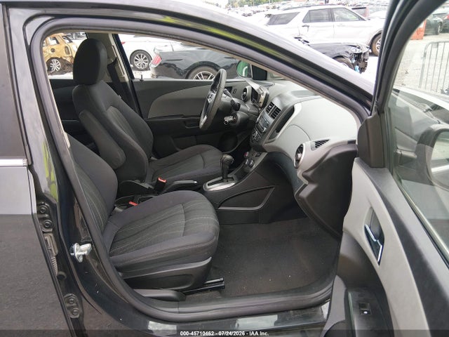 45710462 :رقم المزاد ، 1G1JC5SH1F4137129 vin ، 2015 Chevrolet Sonic Lt Auto مزاد بيع