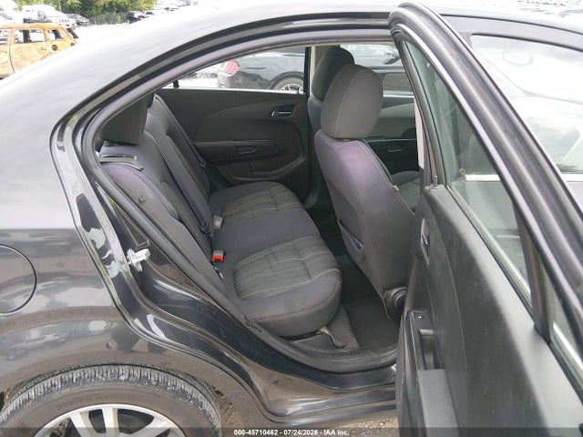 45710462 :رقم المزاد ، 1G1JC5SH1F4137129 vin ، 2015 Chevrolet Sonic Lt Auto مزاد بيع