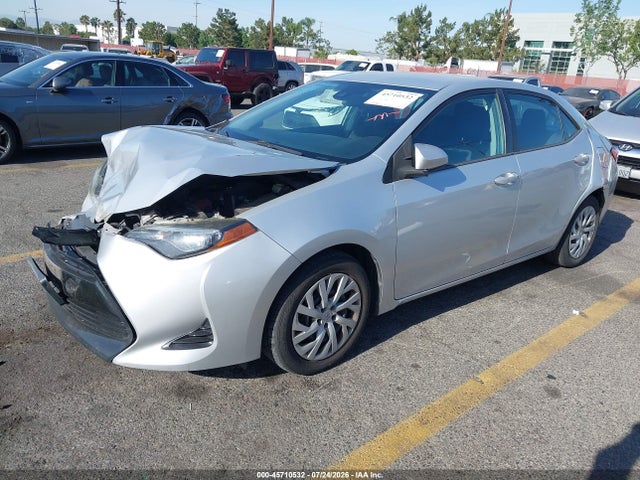 Toyota COROLLA LE 2018 2T1BURHE9JC037783 Image 2