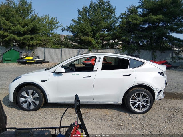 Продаж на аукціоні авто 2023 Tesla Model Y Awd/long Range Dual Motor All-wheel Drive, vin: 7SAYGDEEXPF840392, номер лоту: 45710627