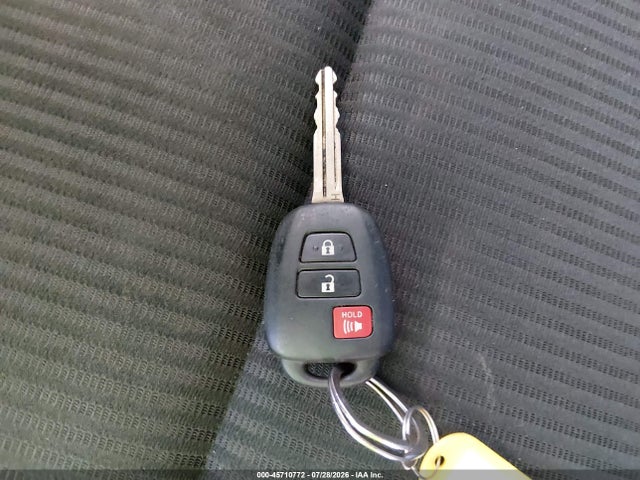 JTMBFREV8GJ101548 Toyota RAV4 LE