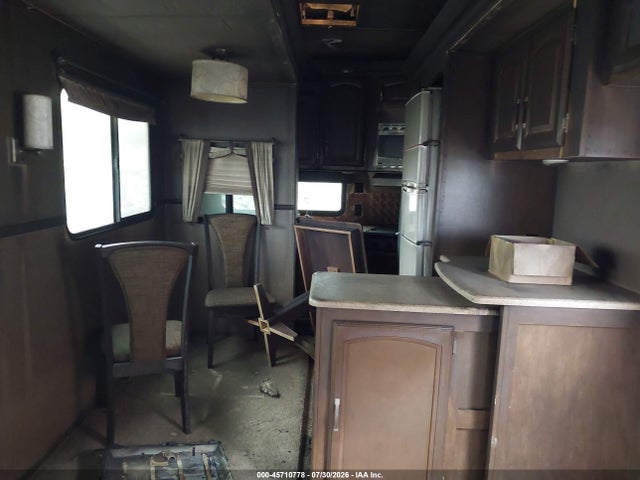 Продажа на аукционе авто 2017 Salem Travel Trailer, vin: 4X4FSBL22HU079960, номер лота: 45710778