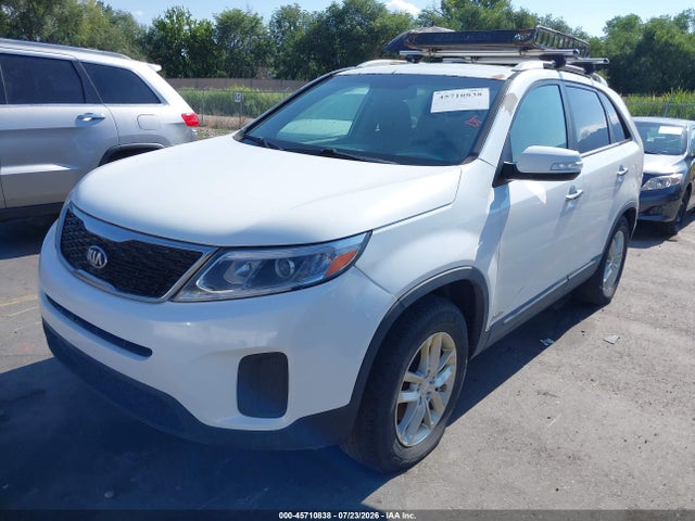 KIA Sorento Lx V6 2015 5XYKTDA76FG607056 Image 2