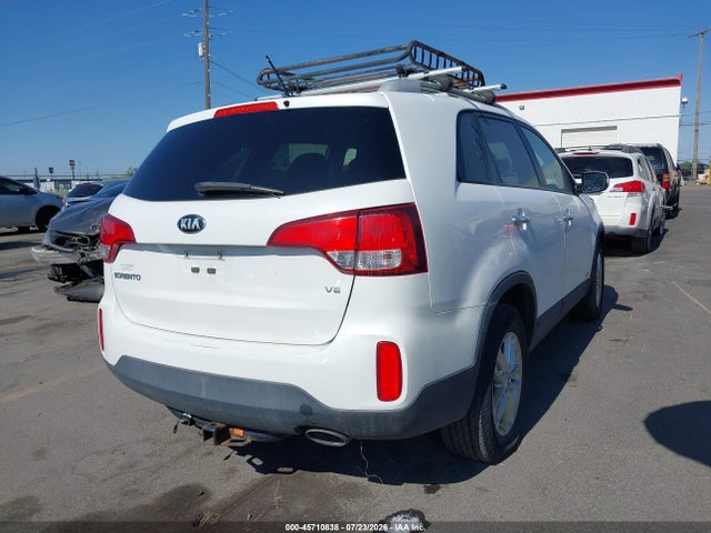 KIA Sorento Lx V6 2015 5XYKTDA76FG607056 Image 4