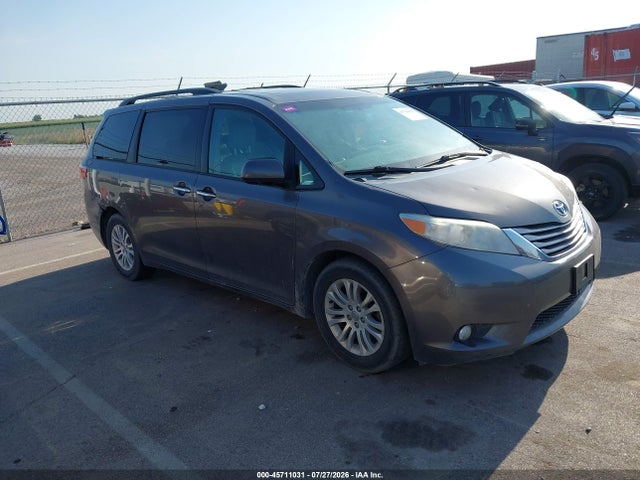 Продажа на аукционе авто 2017 Toyota Sienna Xle 8 Passenger, vin: 5TDYZ3DC1HS814133, номер лота: 45711031
