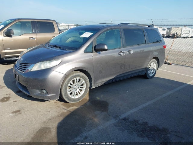 Продажа на аукционе авто 2017 Toyota Sienna Xle 8 Passenger, vin: 5TDYZ3DC1HS814133, номер лота: 45711031