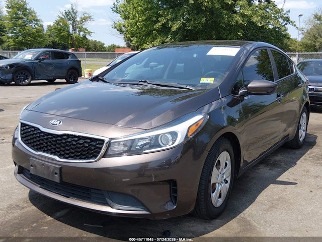 45711045 :رقم المزاد ، 3KPFK4A70HE110296 vin ، 2017 Kia Forte Lx مزاد بيع