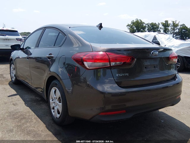 45711045 :رقم المزاد ، 3KPFK4A70HE110296 vin ، 2017 Kia Forte Lx مزاد بيع