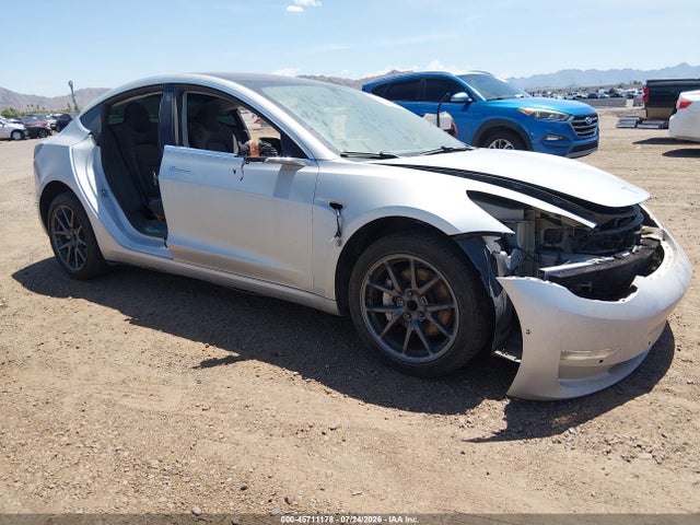 Tesla Model 3 Long Range/mid Range 2018 5YJ3E1EA2JF060709 Image 1