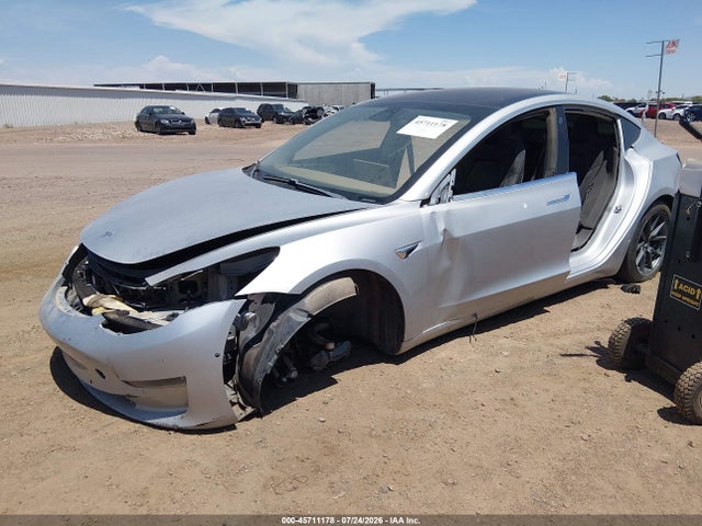 Tesla Model 3 Long Range/mid Range 2018 5YJ3E1EA2JF060709 Image 2