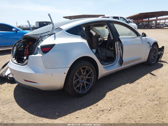 Tesla Model 3 Long Range/mid Range 2018 5YJ3E1EA2JF060709 Image 4