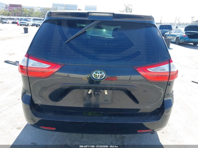 Toyota Sienna L 7 Passenger 2018 5TDZZ3DC3JS964268 Image 17
