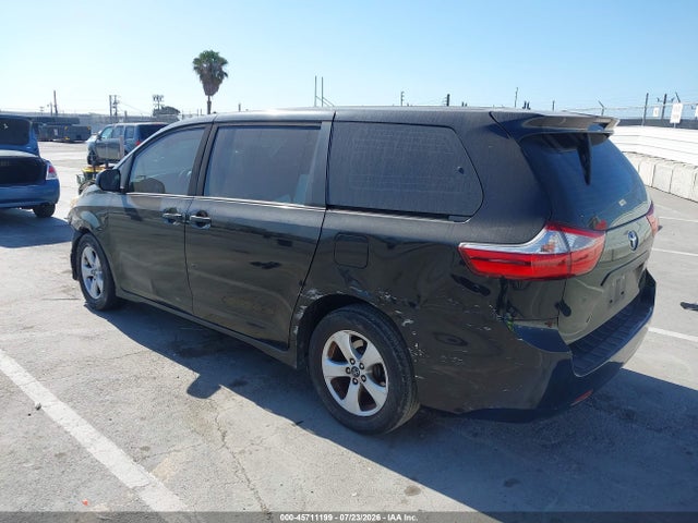 Toyota Sienna L 7 Passenger 2018 5TDZZ3DC3JS964268 Image 3