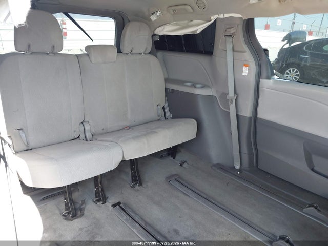 Toyota Sienna L 7 Passenger 2018 5TDZZ3DC3JS964268 Image 8