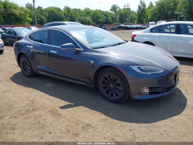 45711223 :رقم المزاد ، 5YJSA1E21JF292976 vin ، 2018 Tesla Model S 100d/75d/p100d مزاد بيع