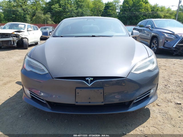 45711223 :رقم المزاد ، 5YJSA1E21JF292976 vin ، 2018 Tesla Model S 100d/75d/p100d مزاد بيع