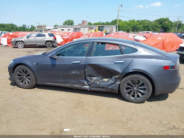 45711223 :رقم المزاد ، 5YJSA1E21JF292976 vin ، 2018 Tesla Model S 100d/75d/p100d مزاد بيع