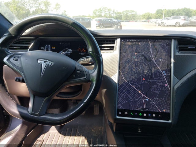 45711223 :رقم المزاد ، 5YJSA1E21JF292976 vin ، 2018 Tesla Model S 100d/75d/p100d مزاد بيع