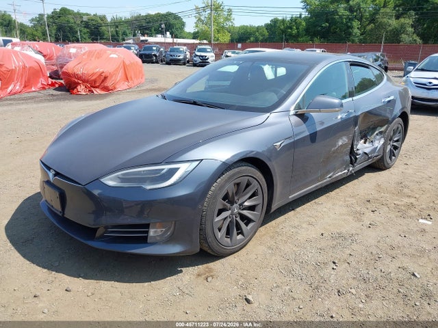 45711223 :رقم المزاد ، 5YJSA1E21JF292976 vin ، 2018 Tesla Model S 100d/75d/p100d مزاد بيع