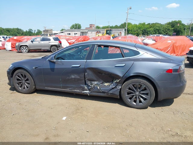 45711223 :رقم المزاد ، 5YJSA1E21JF292976 vin ، 2018 Tesla Model S 100d/75d/p100d مزاد بيع