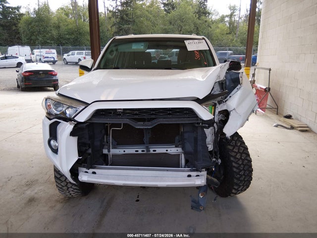 Toyota 4RUNNER SR5 2018 JTEBU5JR7J5584064 Image 13