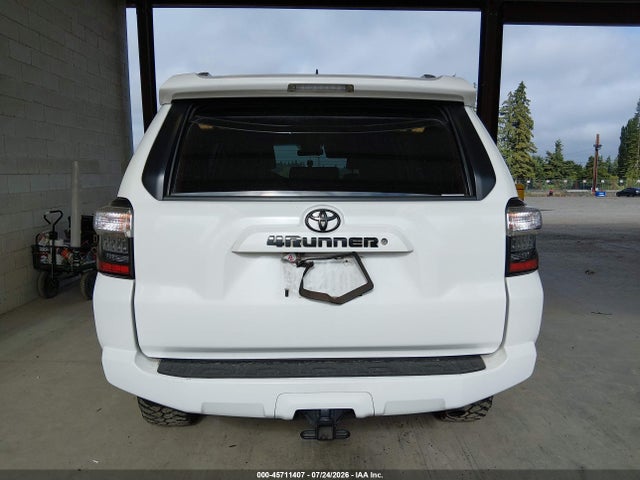 Toyota 4RUNNER SR5 2018 JTEBU5JR7J5584064 Image 17