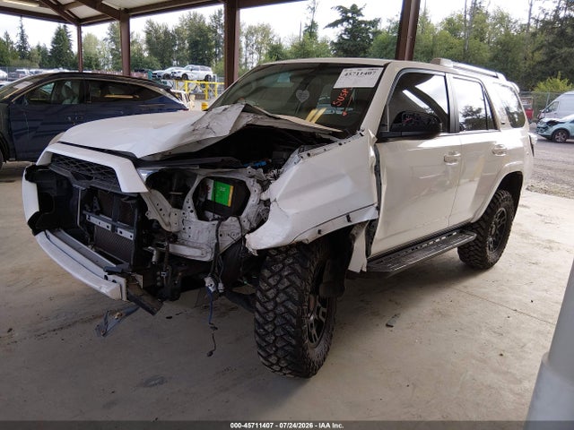 Toyota 4RUNNER SR5 2018 JTEBU5JR7J5584064 Image 2