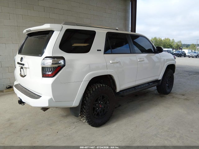 Toyota 4RUNNER SR5 2018 JTEBU5JR7J5584064 Image 4