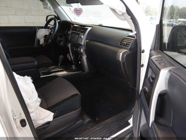 Toyota 4RUNNER SR5 2018 JTEBU5JR7J5584064 Image 5