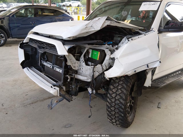 Toyota 4RUNNER SR5 2018 JTEBU5JR7J5584064 Image 6