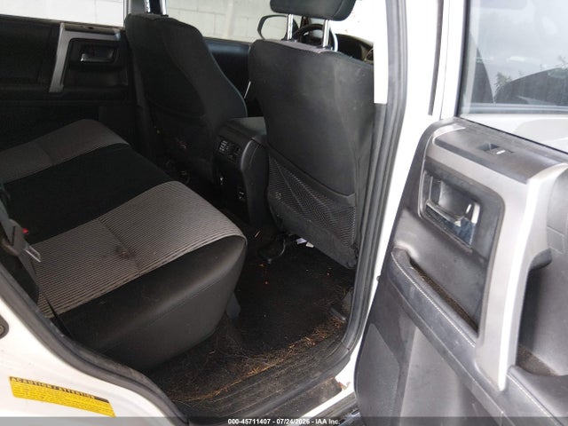 Toyota 4RUNNER SR5 2018 JTEBU5JR7J5584064 Image 8