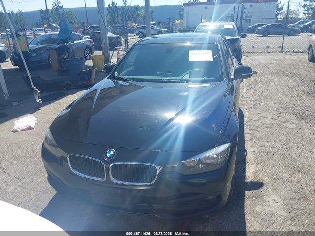 WBA8E1G50HNU15228 BMW 320i