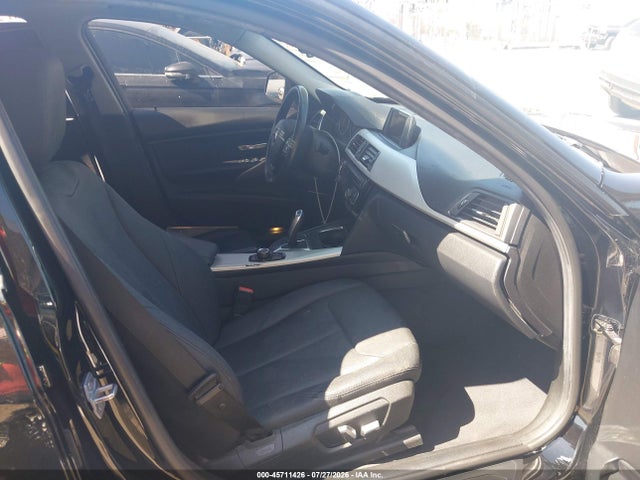 WBA8E1G50HNU15228 BMW 320i