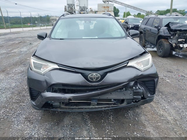 JTMZFREV0JJ154590 Toyota RAV4 LE