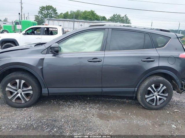 JTMZFREV0JJ154590 Toyota RAV4 LE