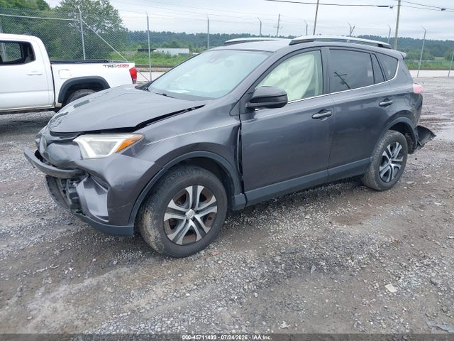 JTMZFREV0JJ154590 Toyota RAV4 LE