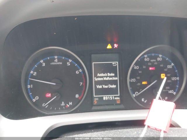 JTMZFREV0JJ154590 Toyota RAV4 LE