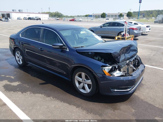 2013 Volkswagen Passat 2.5l Se მანქანა იყიდება აუქციონზე, vin: 1VWBP7A39DC151037, აუქციონის ნომერი: 45711700