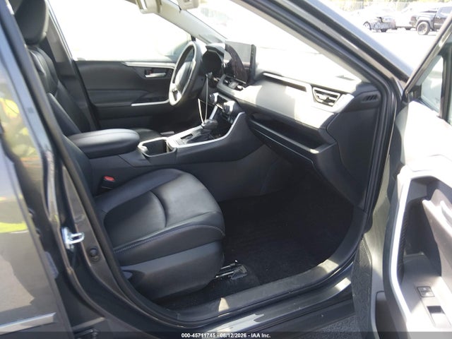 2T3C1RFV3RW305132 Toyota Rav4 Xle Premium