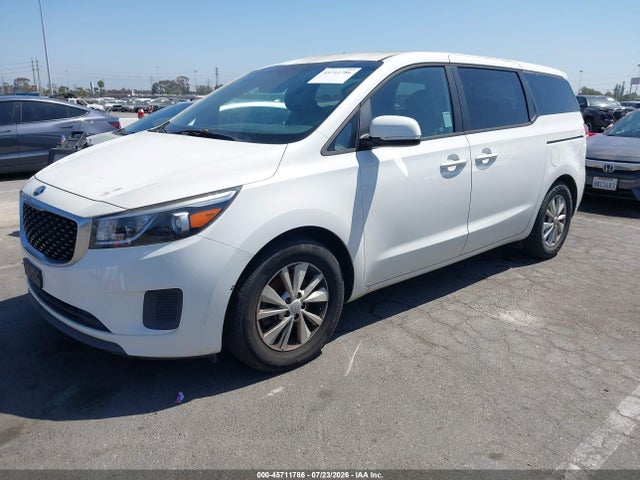 KIA SEDONA LX 2017 KNDMB5C15H6245687 Image 2