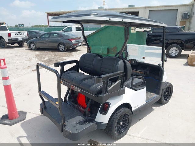 Ez-Go Golf Cart 2019 5524143 Image 3