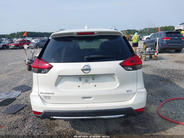 45711978 :رقم المزاد ، 5N1AT2MT4HC878273 vin ، 2017 Nissan Rogue Sv مزاد بيع