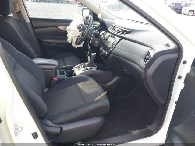 45711978 :رقم المزاد ، 5N1AT2MT4HC878273 vin ، 2017 Nissan Rogue Sv مزاد بيع