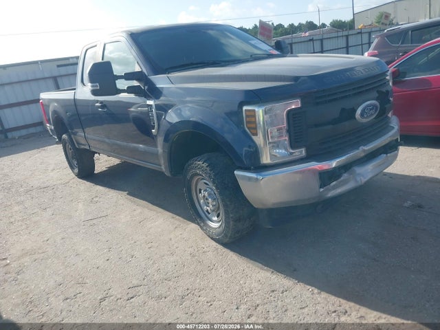 45712203 :رقم المزاد ، 1FT7X2B6XJEC69036 vin ، 2018 Ford F-250 Xl مزاد بيع